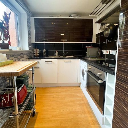 Kelvingrove 2 Bedroom Apartment - Private Parking Glasgow Bagian luar foto