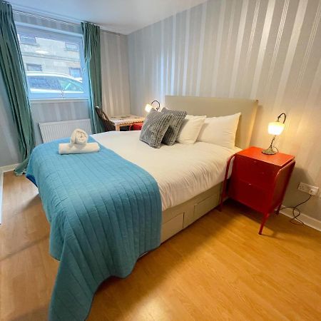 Kelvingrove 2 Bedroom Apartment - Private Parking Glasgow Bagian luar foto