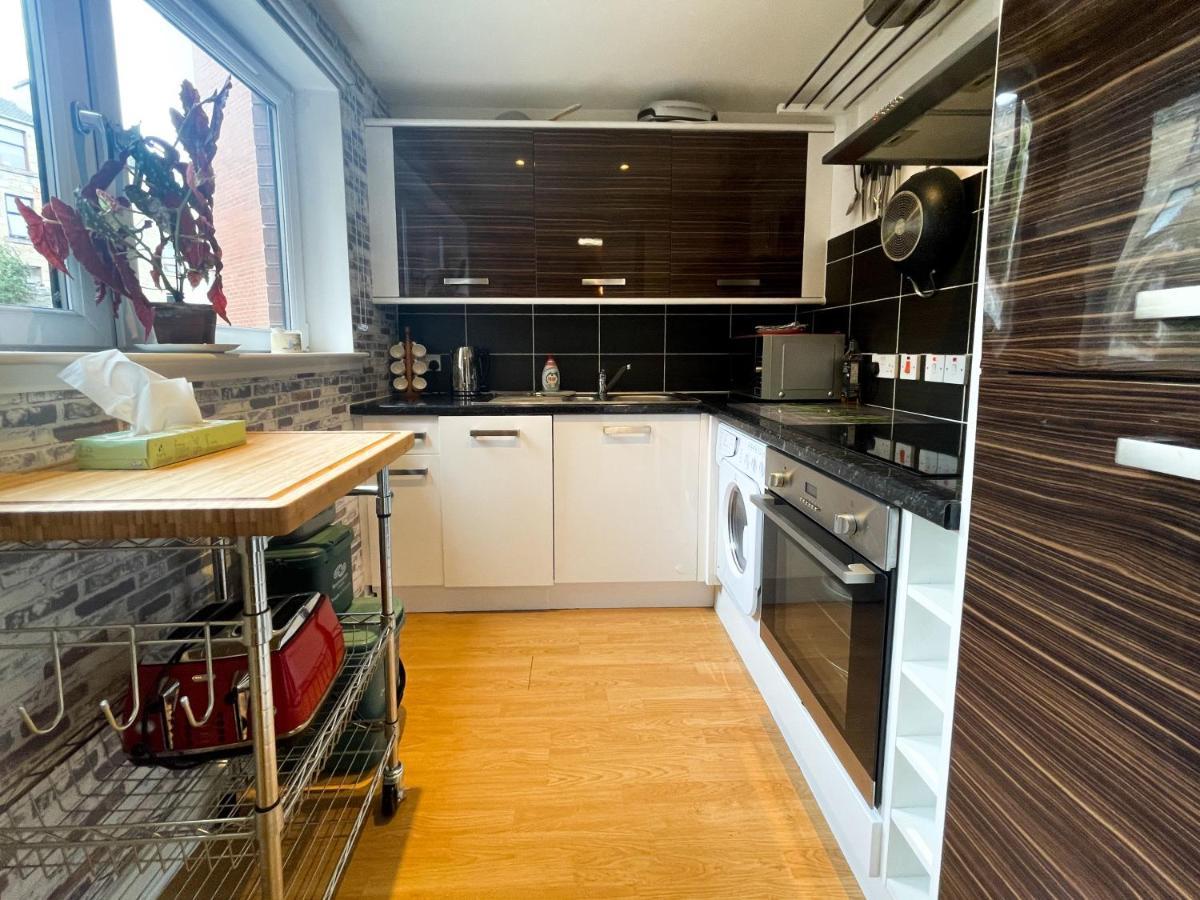 Kelvingrove 2 Bedroom Apartment - Private Parking Glasgow Bagian luar foto
