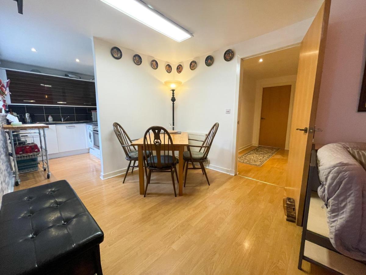Kelvingrove 2 Bedroom Apartment - Private Parking Glasgow Bagian luar foto