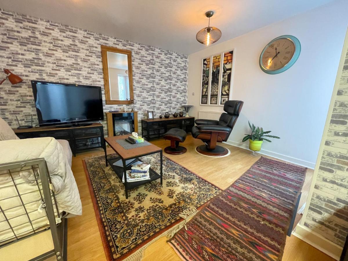 Kelvingrove 2 Bedroom Apartment - Private Parking Glasgow Bagian luar foto
