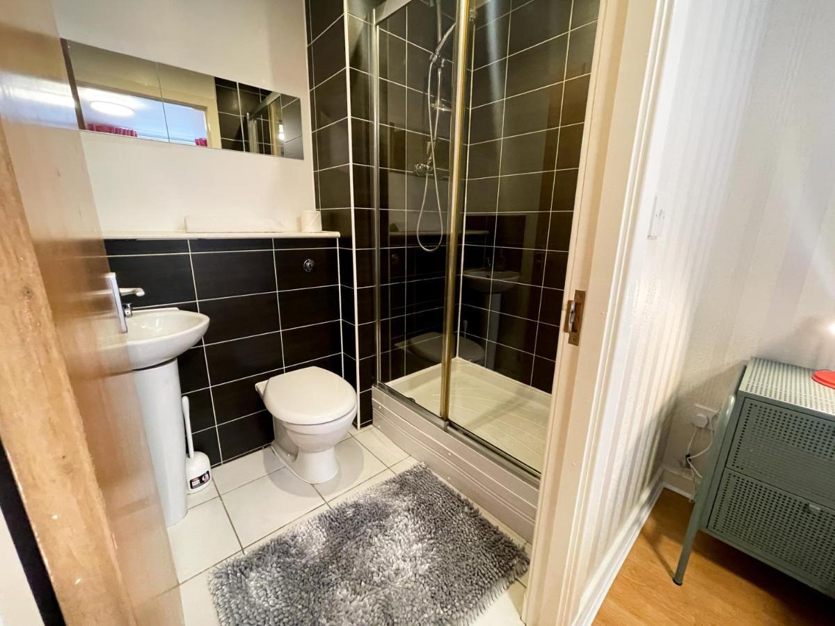 Kelvingrove 2 Bedroom Apartment - Private Parking Glasgow Bagian luar foto