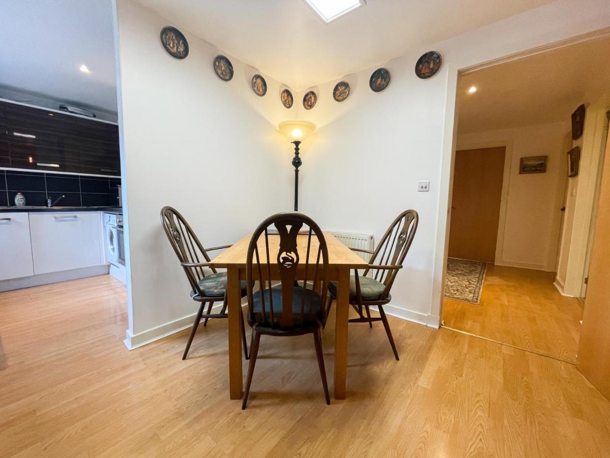 Kelvingrove 2 Bedroom Apartment - Private Parking Glasgow Bagian luar foto
