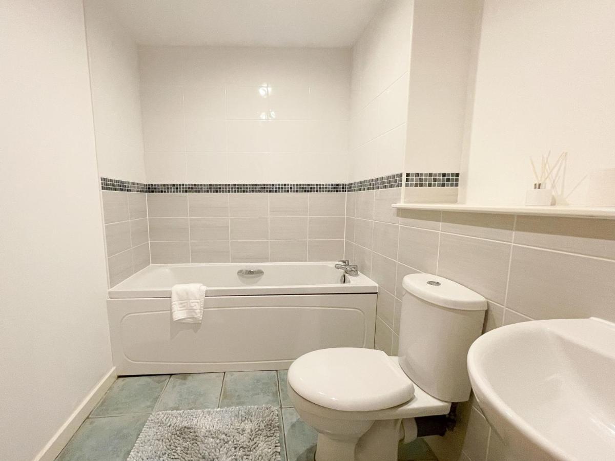Kelvingrove 2 Bedroom Apartment - Private Parking Glasgow Bagian luar foto