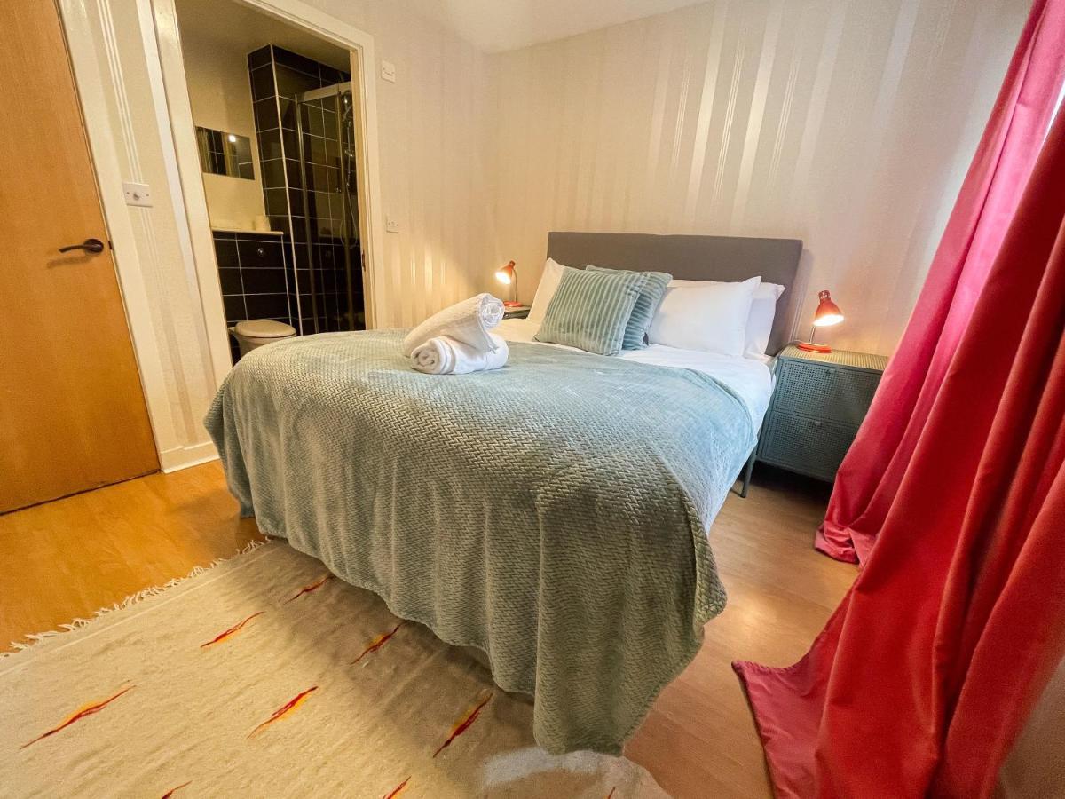 Kelvingrove 2 Bedroom Apartment - Private Parking Glasgow Bagian luar foto