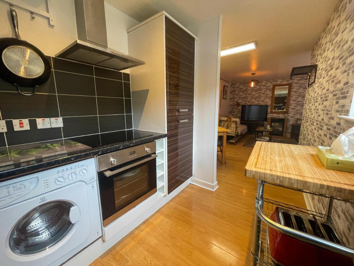 Kelvingrove 2 Bedroom Apartment - Private Parking Glasgow Bagian luar foto