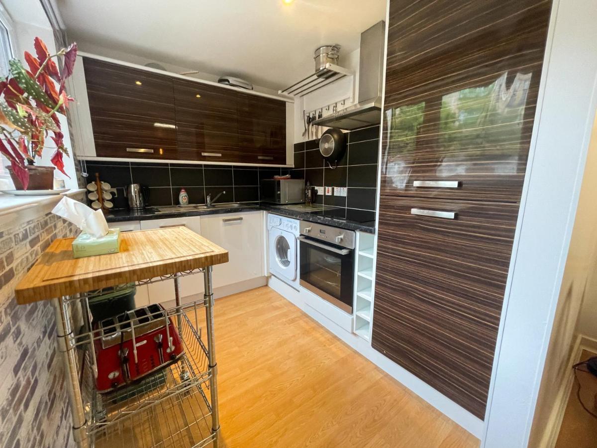 Kelvingrove 2 Bedroom Apartment - Private Parking Glasgow Bagian luar foto