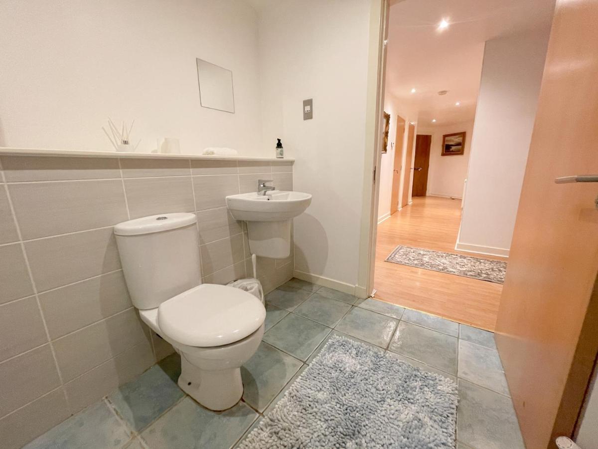 Kelvingrove 2 Bedroom Apartment - Private Parking Glasgow Bagian luar foto