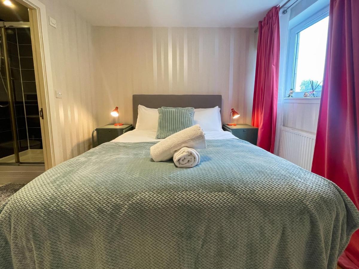 Kelvingrove 2 Bedroom Apartment - Private Parking Glasgow Bagian luar foto