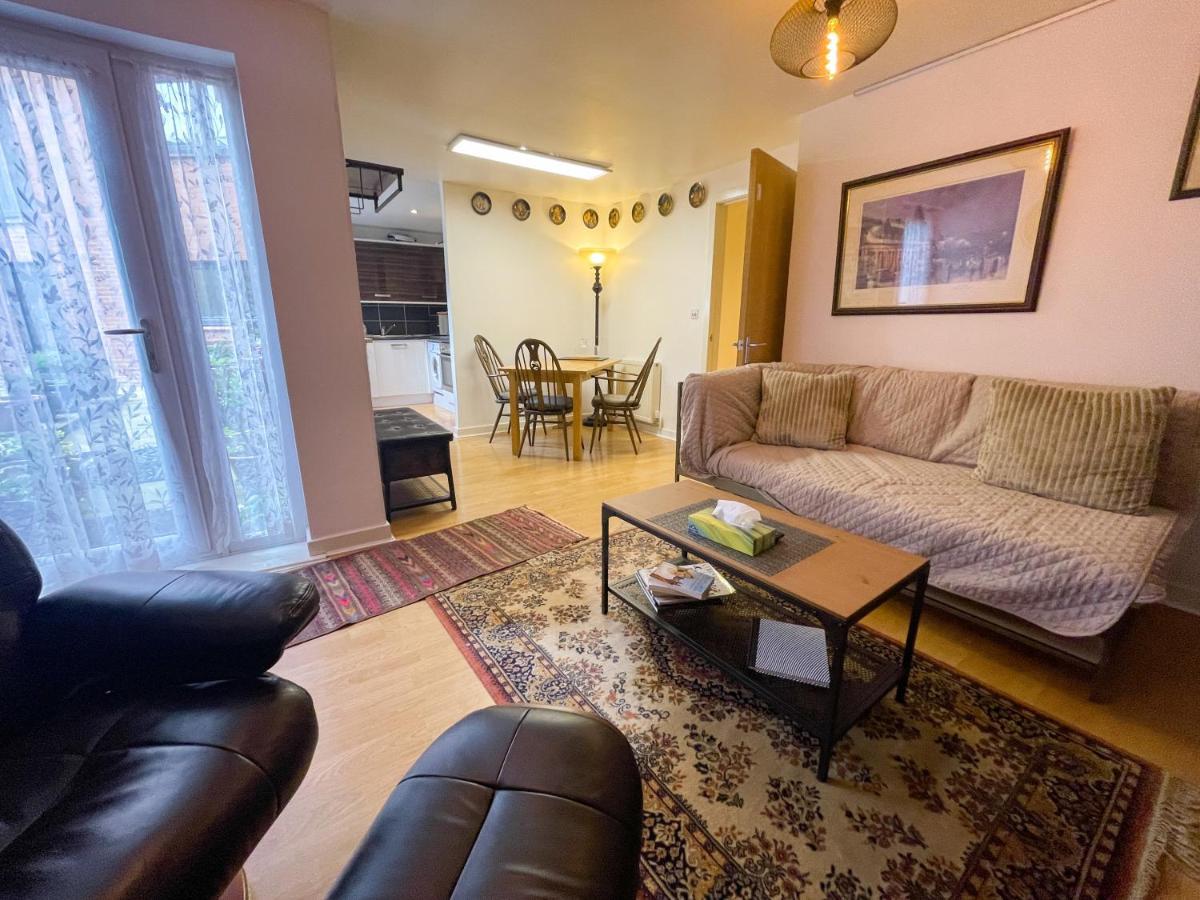 Kelvingrove 2 Bedroom Apartment - Private Parking Glasgow Bagian luar foto