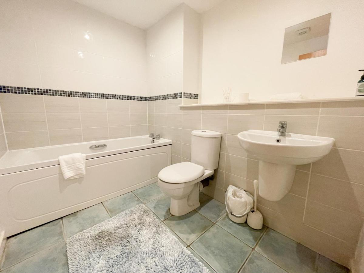 Kelvingrove 2 Bedroom Apartment - Private Parking Glasgow Bagian luar foto