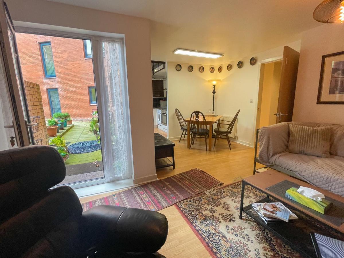 Kelvingrove 2 Bedroom Apartment - Private Parking Glasgow Bagian luar foto