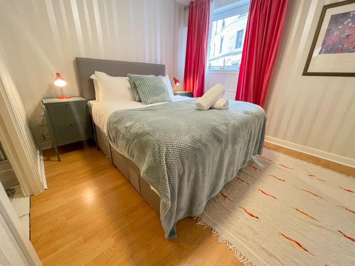 Kelvingrove 2 Bedroom Apartment - Private Parking Glasgow Bagian luar foto