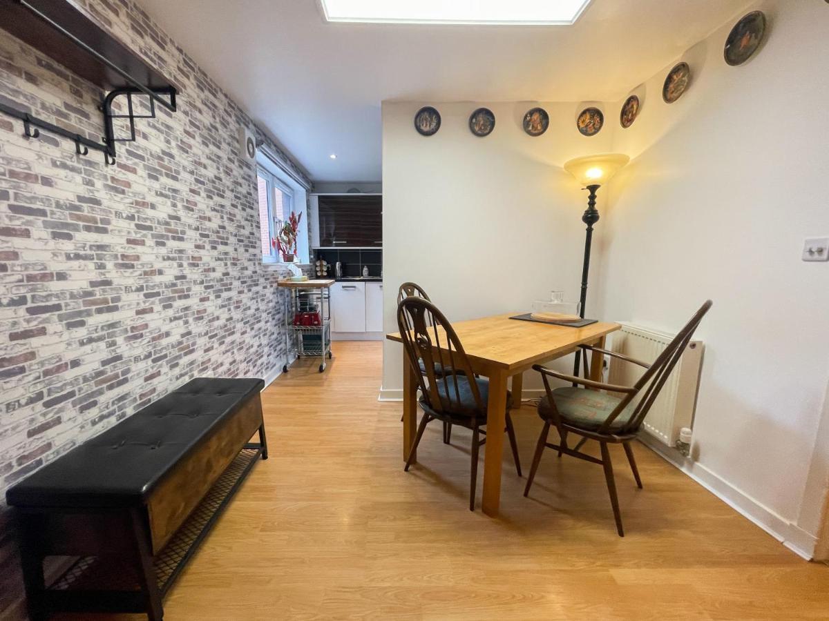 Kelvingrove 2 Bedroom Apartment - Private Parking Glasgow Bagian luar foto